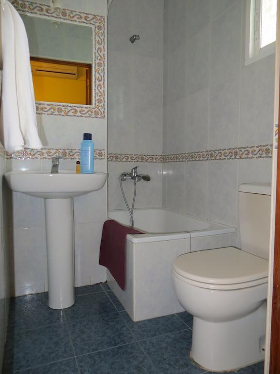 Hostal Restaurante Reina El Tejar Екстер'єр фото
